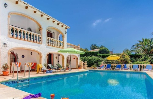 Mar Azul Villa | "Villa Enzo" con vistas al mar y a la montaña, piscina privada, jardín, aire acondicionado y Wi-Fi