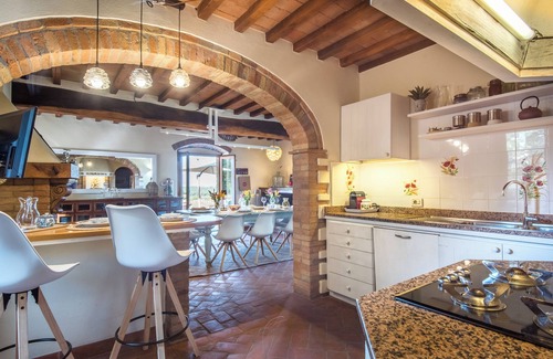 Vertine Villa | "Villa Erbolino" con jardín privado, bañera de piedra al aire libre y Wi-Fi