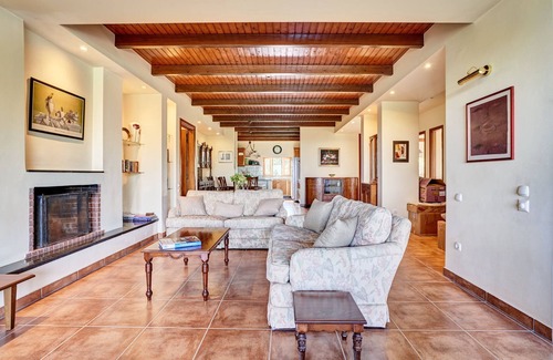 Filerimos Casa | Villa Eremia, meaning “Serenity" in Greek, is a tranquil holiday retreat