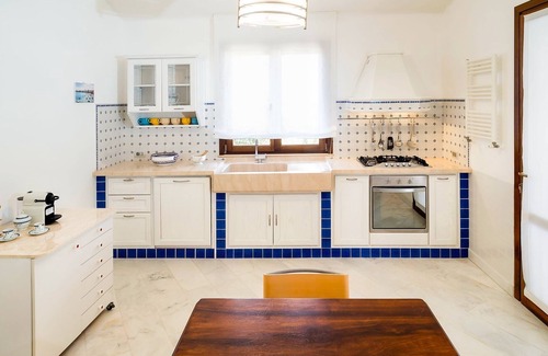 Custonaci Villa | Villa Erice - Tres Habitaciones Villa, Capacidad 6