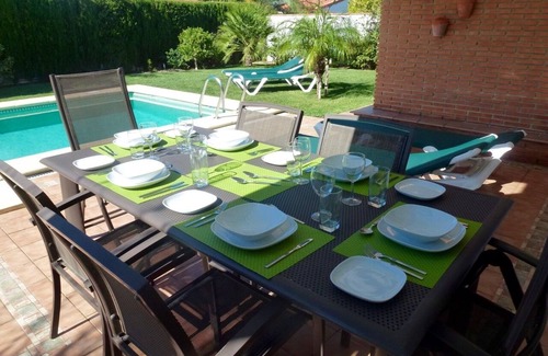 Los Gallos-Cerromolino Villa | Espaciosa Villa Stella con piscina jardín privado y mobiliario moderno