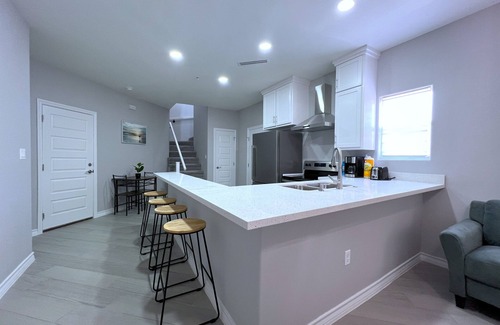Brownsville Condominio | Villa Escondida #1 -2BD- Straight Shot to SpaceX!