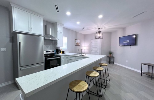 Brownsville Condominio | Villa Escondida #1 -2BD- Straight Shot to SpaceX!