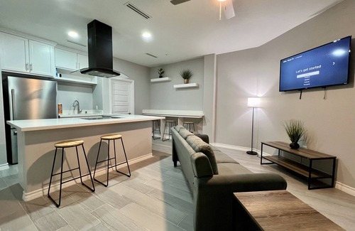 Brownsville Condominio | Villa Escondida #2 -2BD- Straight Shot to SpaceX!