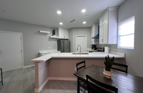 Brownsville Condominio | Villa Escondida #3 -2BD- Straight Shot to SpaceX!