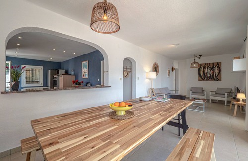 Almadraba-Canyelles Chalet De Esquí | VILLA ESMERALDA Canyelles