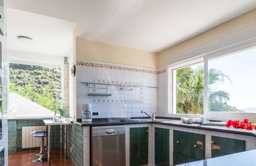 Salobrena Villa | Villa Esmeralda con piscina privada climatizada, sauna y excelente vista