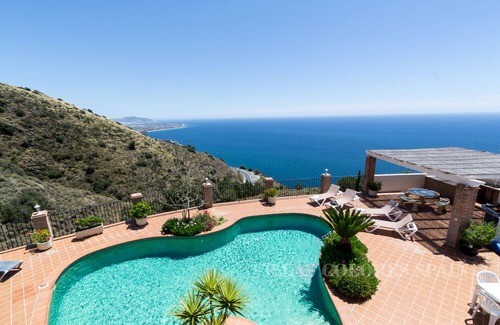 Salobrena Villa | Villa Esmeralda con piscina privada climatizada, sauna y excelente vista