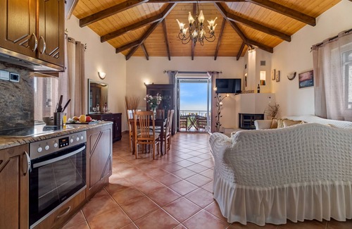 Tsoukaladhes Villa | Villa "Evelyn" con vistas al mar, piscina privada y Wi-Fi
