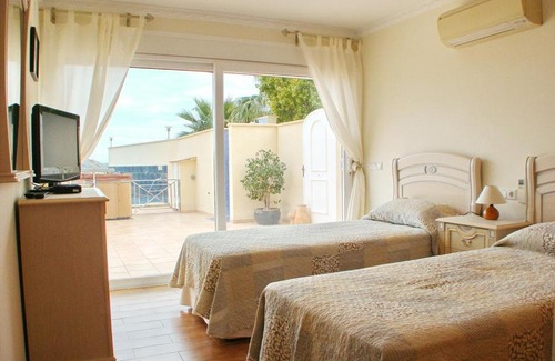 Benimeit Chalet De Esquí | Villa Evora