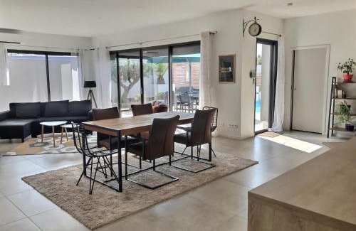 Sainte-Soulle Villa | Villa Exceptionnelle Piscine et Jardin privé Séjour Haut de gamme proche La Rochelle