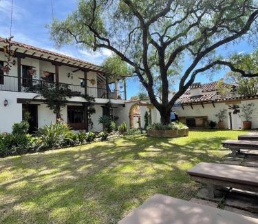 Old Town Villa | Villa exclusiva con jardín a 80m del centro