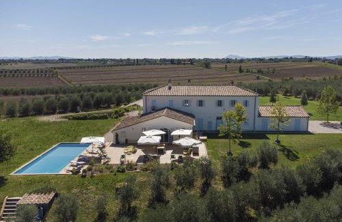 Cortona Villa | Villa Farneta by Mmega
