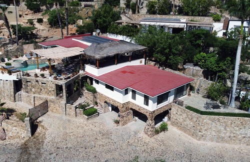 Pedregal Villa | VILLA FELICIDAD,
