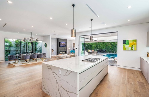 Beverly Grove Villa | Villa Fendi By LuxJB 🏆 Heated Pool Jacuzzi Gym Rooftop Deck