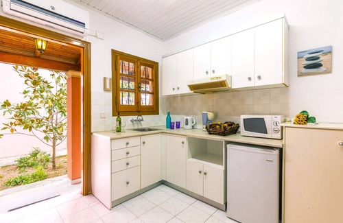 Almiros Beach Villa | Villa Finikas by Villa Plus