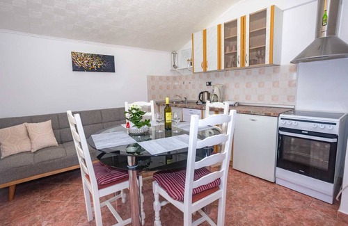 Matohanci Casa | VILLA FJORD Guest House with Pool