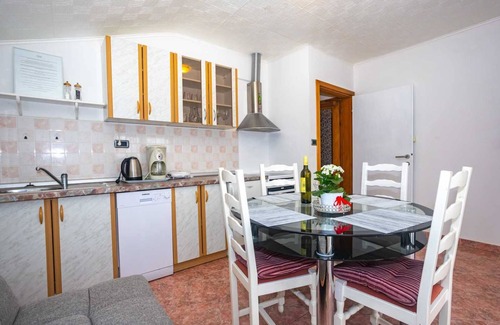 Matohanci Casa | VILLA FJORD Guest House with Pool