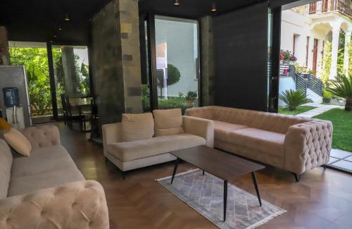 Elbasan Casa | Villa Flower Berat