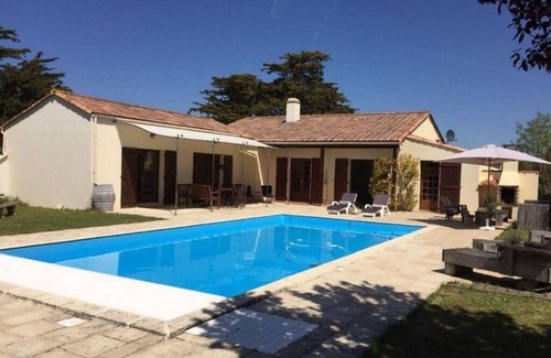 Jard-sur-Mer Villa | Villa for 6 near the sea with heated pool