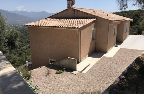Alata Casa | Villa tranquila con piscina climatizada cerca de Ajaccio