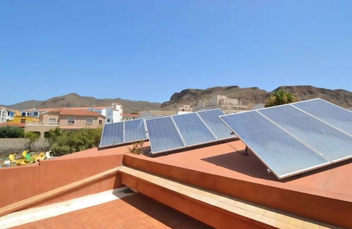 Aguadulce Chalet De Esquí | Chalet para familias o amigos con piscina compartida y ¡solo a 800m de la playa!