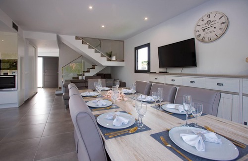El Mas Bosca Casa | Villa de alquiler en Mas Busca, Roses, Costa Brava: Espaciosa villa con piscina privada, ideal para familias, a 3 km de la playa de Roses.