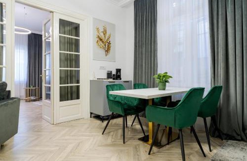 Bucharest City-Centre Villa | Villa for rent with Garden - High Ceilings Bucharest Free Park