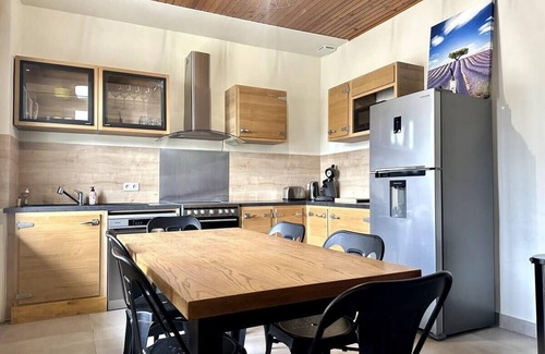 Entraigues-sur-la-Sorgue Casa | Villa Keromate, air-conditioned with natural pool.