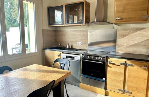 Entraigues-sur-la-Sorgue Casa | Villa Keromate, air-conditioned with natural pool.