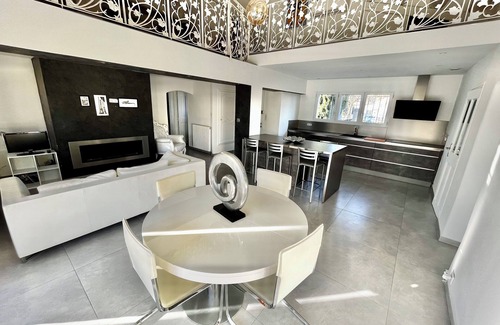 Port-Saint-Louis-du-Rhone Casa | Villa con hermosa suite principal y hermosa piscina en el jardín
