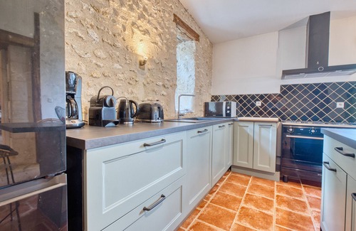 Festalemps Cabaña | Villa Leynie – Retiro rural con piscina climatizada y vistas al Dordoña
