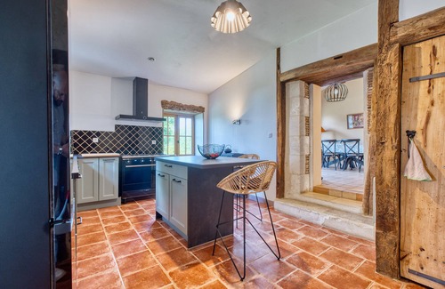 Festalemps Cabaña | Villa Leynie – Retiro rural con piscina climatizada y vistas al Dordoña