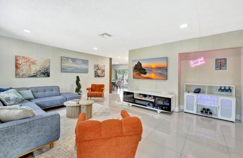 Fort Lauderdale Casa | Villa Ft Lauderdale XL Pool, playground, BBQ, beach, Family Paradise