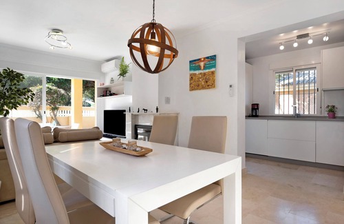 Poblado Sancti Petri Villa | Villa "Alemania" con piscina privada, terraza y Wi-Fi