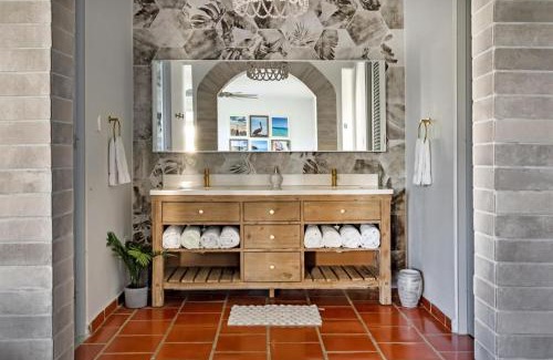 Cerro Gordo Villa | Villa Gem Tropical Charm Prime Location