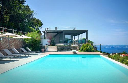 Torri del Benaco Villa | Villa GEMMMA With Pool
