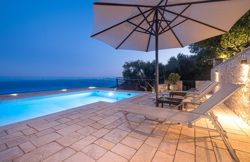 Petaleia Villa | Villa Genna ✿ Vistas espectaculares Pool Piscina climatizada ✿ en lo alto de Durrells Kalami
