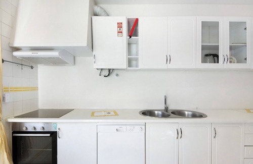 Rates Villa | Villa 'Gilove House' con jardín privado, balcón y Wi-Fi