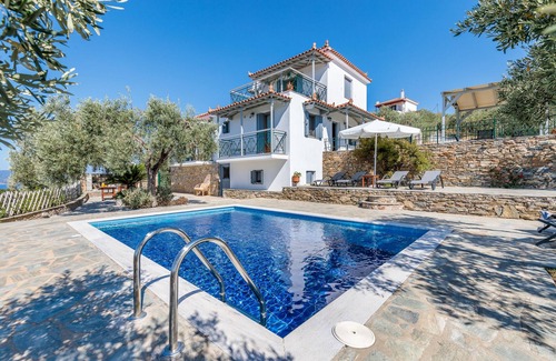 Glossa Villa | Villa Glikeria, W / piscina, preciosas vistas al mar y cerca de todo