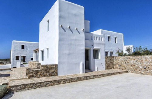 Naxos Villa | Villa nueva con piscina y fantásticas vistas a la playa.