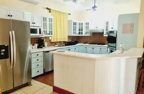 Bacolet Villa | Villa Good Hope- Beautiful 3 bedroom villa with a Beachfront, Pool and A/C