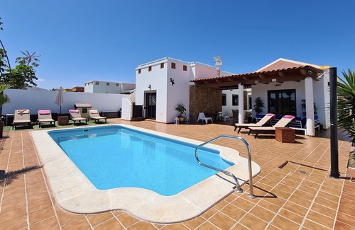 Caleta de Fuste Villa | Villa Grace - Villa familiar de 5 estrellas con licencia y piscina privada