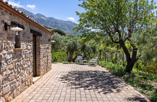 Polizzi Generosa Villa | Villa Granci con Piscina by Wonderful Italy