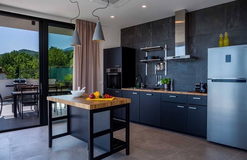 Opatija Villa | Villa Grand Vision - moderna villa de lujo con piscina privada, vistas al mar y 5 dormitorios