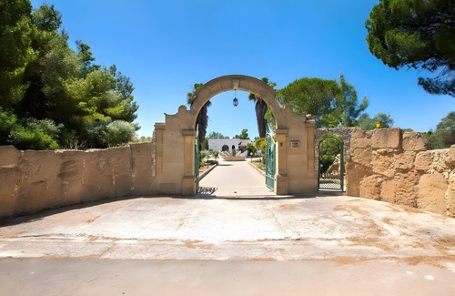 Presicce Villa | Villa 'Grande Cazzato Vicino Al Mare' with Private Terrace, Private Garden and Air Conditioning