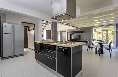 Carlentini Villa | Villa 'Green Garden' con terraza privada, Wi-Fi y aire acondicionado