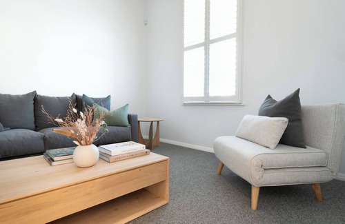 Invermay Casa | Villa Gwen: Character Home Moments From the City