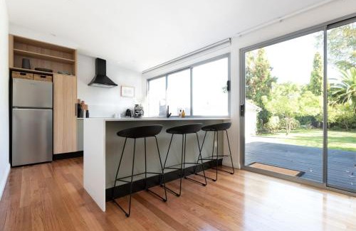 Invermay Casa | Villa Gwen: Character Home Moments from the City