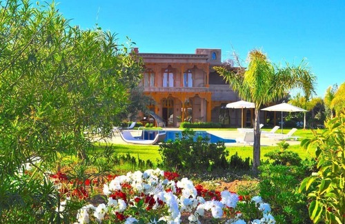 Sidi Abdallah Ghiat Villa | Villa Hana: Le luxe au coeur de la vallée de l'Outika